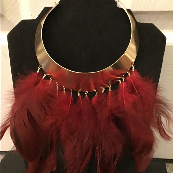 Red Feather Choker - Picture 1 of 2